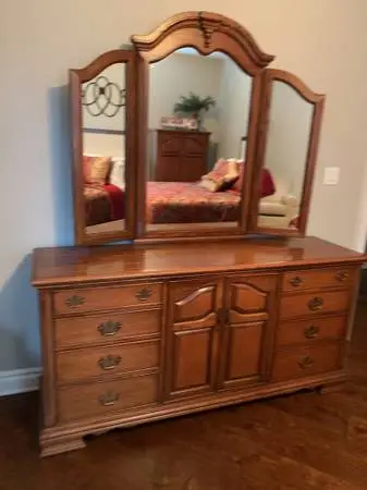4 Piece Bedroom Set (Classic / Traditional)