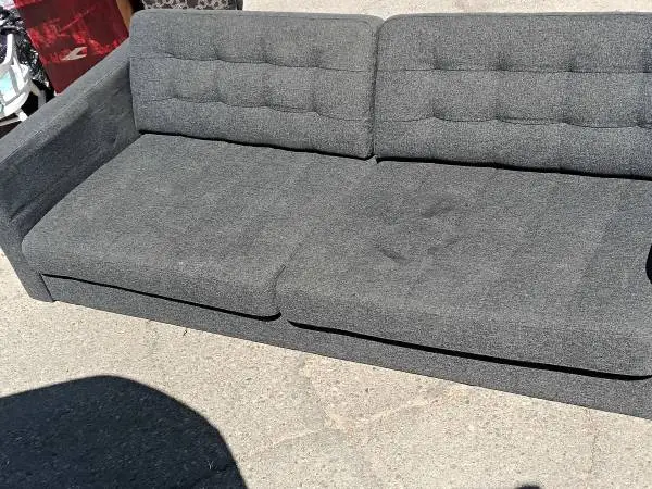 Couch seats 4+