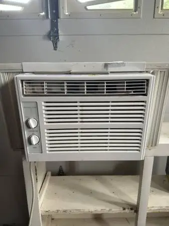 Window air conditioner