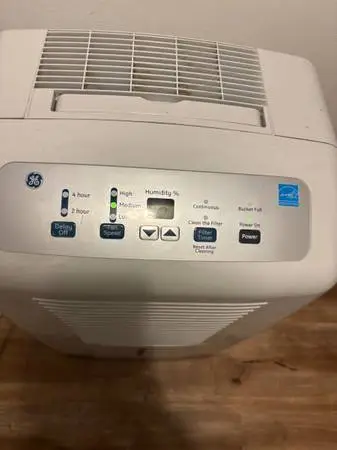 Dehumidifier GE Energy Star 70 pint 2013 worked this yr not drawing h2