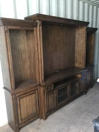Entertainment center