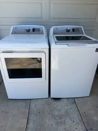 GE Top Load 4.6cf Washer 7.4cf GAS Dryer Matching Set