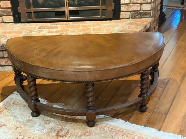 2 great ottomans, rarely used, top condition, one leather, one tufted