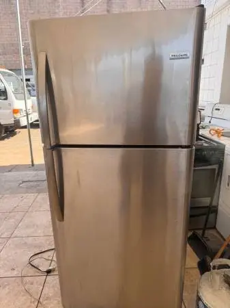 Frigidaire stainless steel top freezer refrigerator