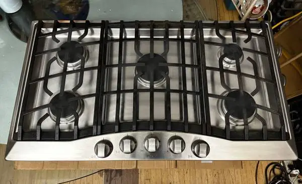 Viking 5 burners cooktop