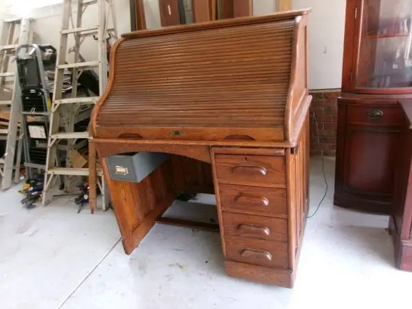 100YEAR + SOLID OAK S ROLL TOP DESK (PIC)