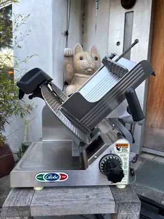 Globe slicer