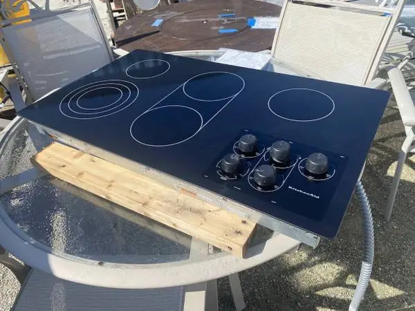 Black w/Speckles KitchenAid Electric Cooktop Model #KECC566RBLOO Used