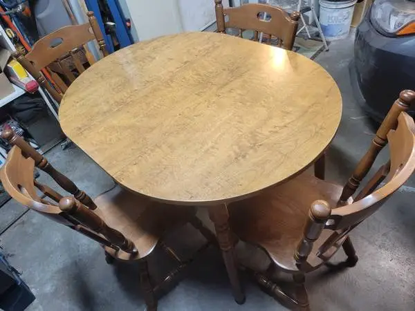 dinning table with 4 chairs