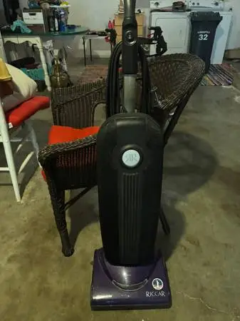 RICCAR SUPER LIGHT UPRIGHT VACUME LIKE NEW VERY POWERFUL!!