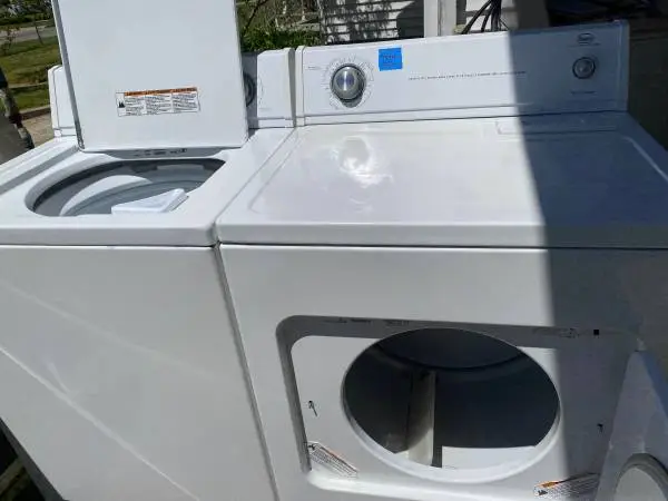 Washer and propane dryer set