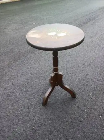 Small round tilt top table