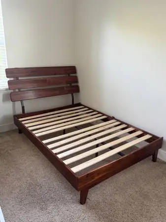 full size bed frame great condition pickup in Livermore