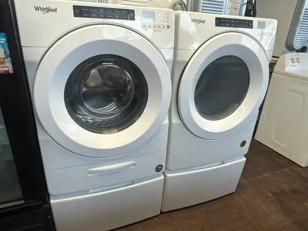 Set Whirlpool Washer and Dryer Stackable