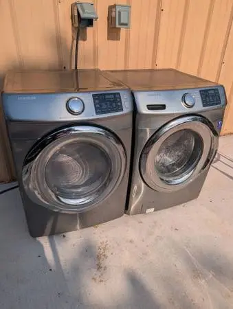 Can stack! Samsung washer and electric clothes dryer