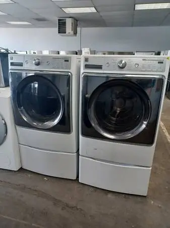 KENMORE elite Washer and dryer set pedestals