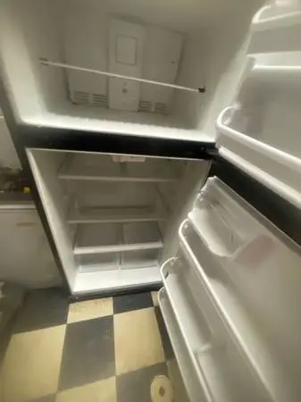 Kenmore black refrigerator (delivery fee