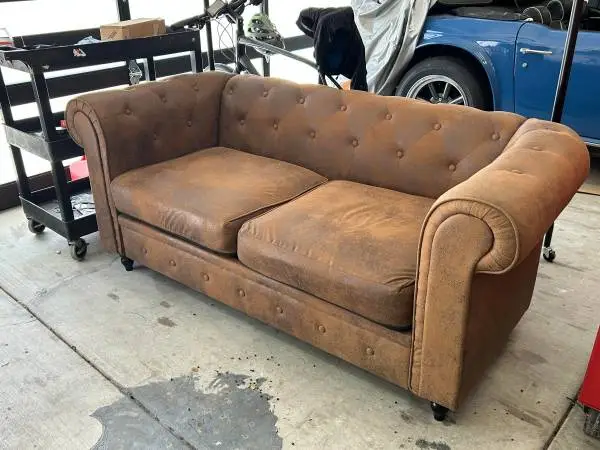 Amelia Tufted Chesterfield Sofa — Excellent Condition