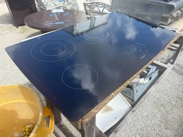 36W Black Thermador Electric Cooktop Model # CEP365ZB/01 Used