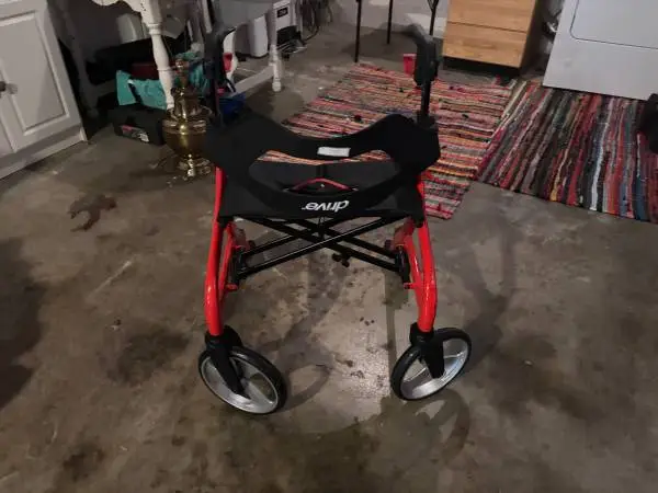 DRIVE WALKER RED NEW SUPER NICE WALKER VERY LIGHTLY USED BUT IN NEW CO