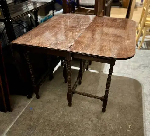 Gate Leg Table with 3 Leaves