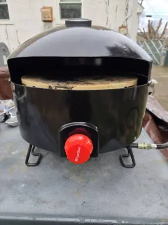 Pizza Que Outdoor Propane  Pizza Oven Hardly Used