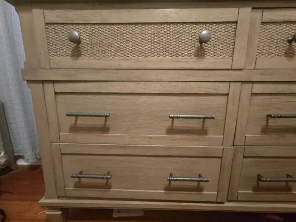 NICE DRESSER /Moving out