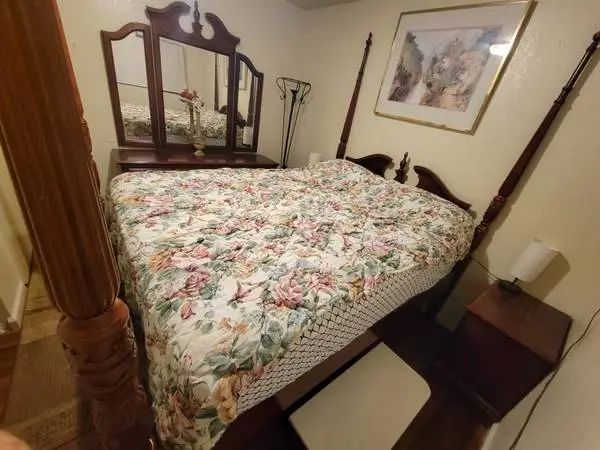 Real nice Queen size bed set without mattress & box