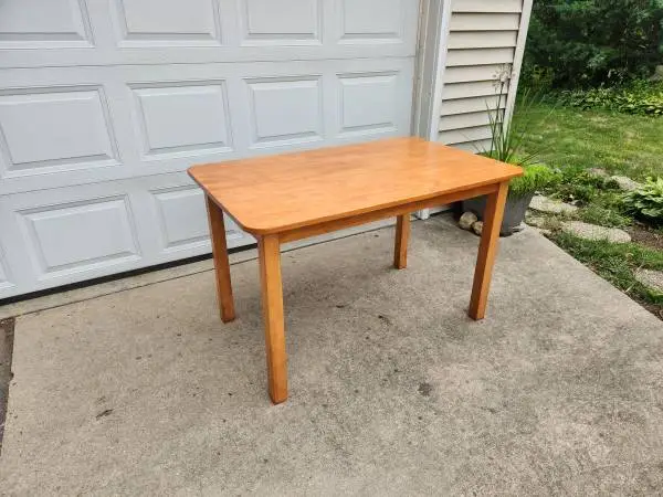 Wooden dining table (Madison-West)