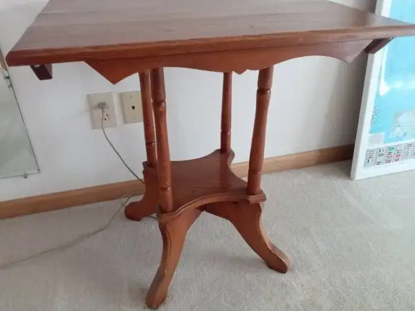 TABLE. ANTIQUE