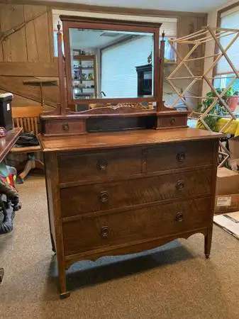 Antique 4 drawer oak dresser w/ mirror