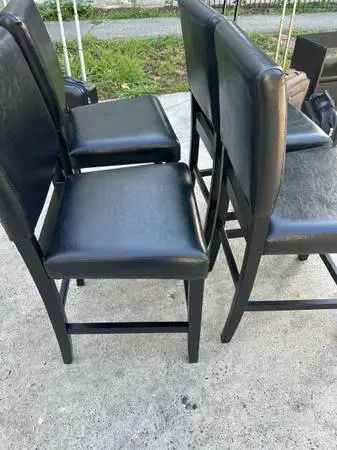4 Table chairs - Bar height