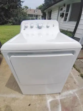 LIKE NEW! GE KING CAPACITY ELECTRIC DRYER.
