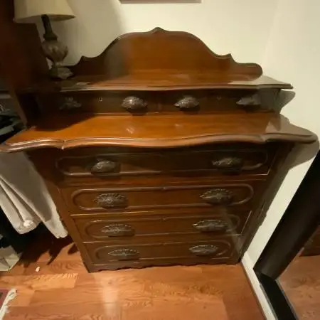 Chest of drawers