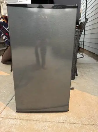 Refrigerator/Mini Frig - 3.3 Cubic feet w freezer