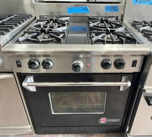 Wolf Gas Range , 4 Burner , Convection Oven , Stainless Steel 30 inch