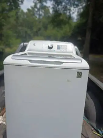 A GE WASHING MACHINE