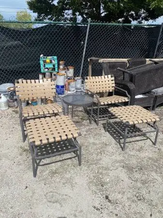5 Piece Outdoor Furniture Set 2 Chairs 2 Ottomans 1 Round Table Used