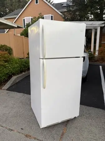 Frigidaire Top-Freezer Refrigerator
