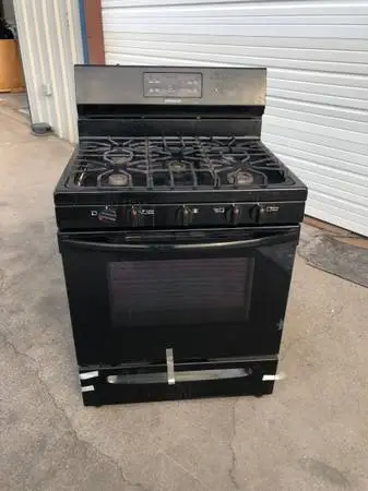 Frigidaire FFGF3054TBD 30 Freestanding Gas Range 5.0 Cu Ft 17K BTU !!