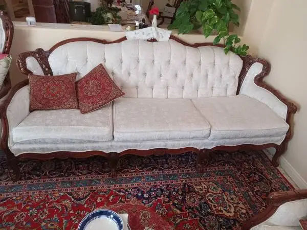 Unique Persian Rug Excellent Condition (NAIN size 10 feet x 13 feet)