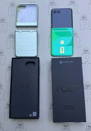 Motorola Razr 2025 256g New Total wireless by Verizon
