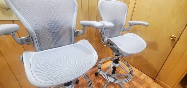 FULLY FEATURD AERON REMASTERED STOOL/OFFICE CHAIRS IN RARE MINERAL CLR