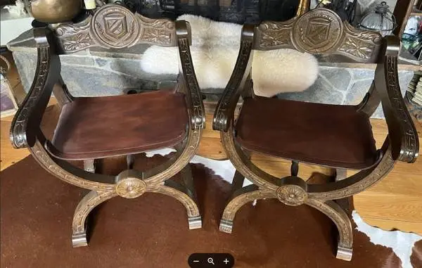 Savonarola / Dante Curule Seats