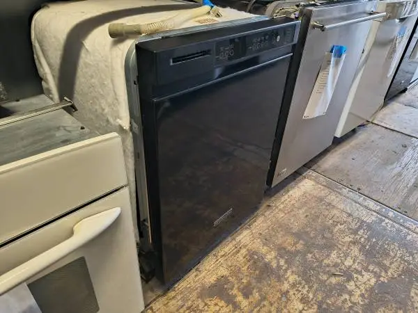 Black KitchenAid Dishwasher Built In  Model # KUDI02IRBL1 Used