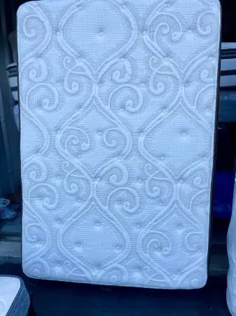 NEW THICK FULL-SIZE PILLOWTOP MATTRESS
