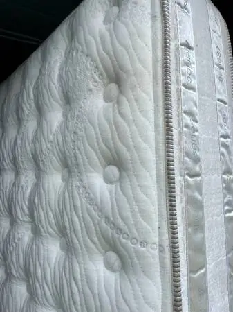 QUEENSIZE SERTA I SERIES MATTRESS SET