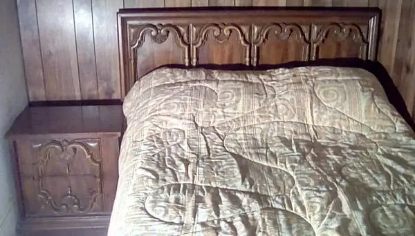 4 piece Bedroom Set,nighstand2dr,dresser5dr,mirrow6dr.Please Call