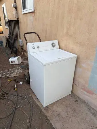 Estate White Top Loading Washer For Sale $200 Or Best Offer