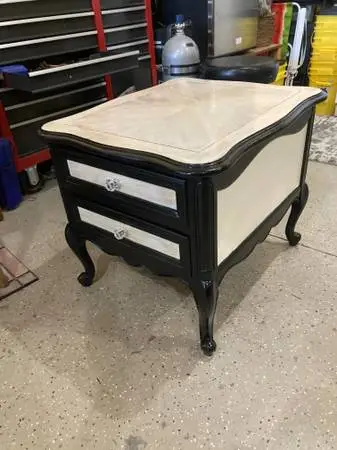 Hickory Manufacturing Company end table